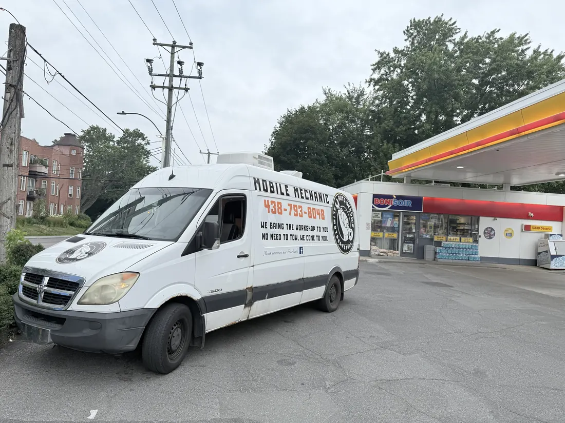 Alimotorsforall mobile mechanic Sprinter van parked at a gas station on Décarie